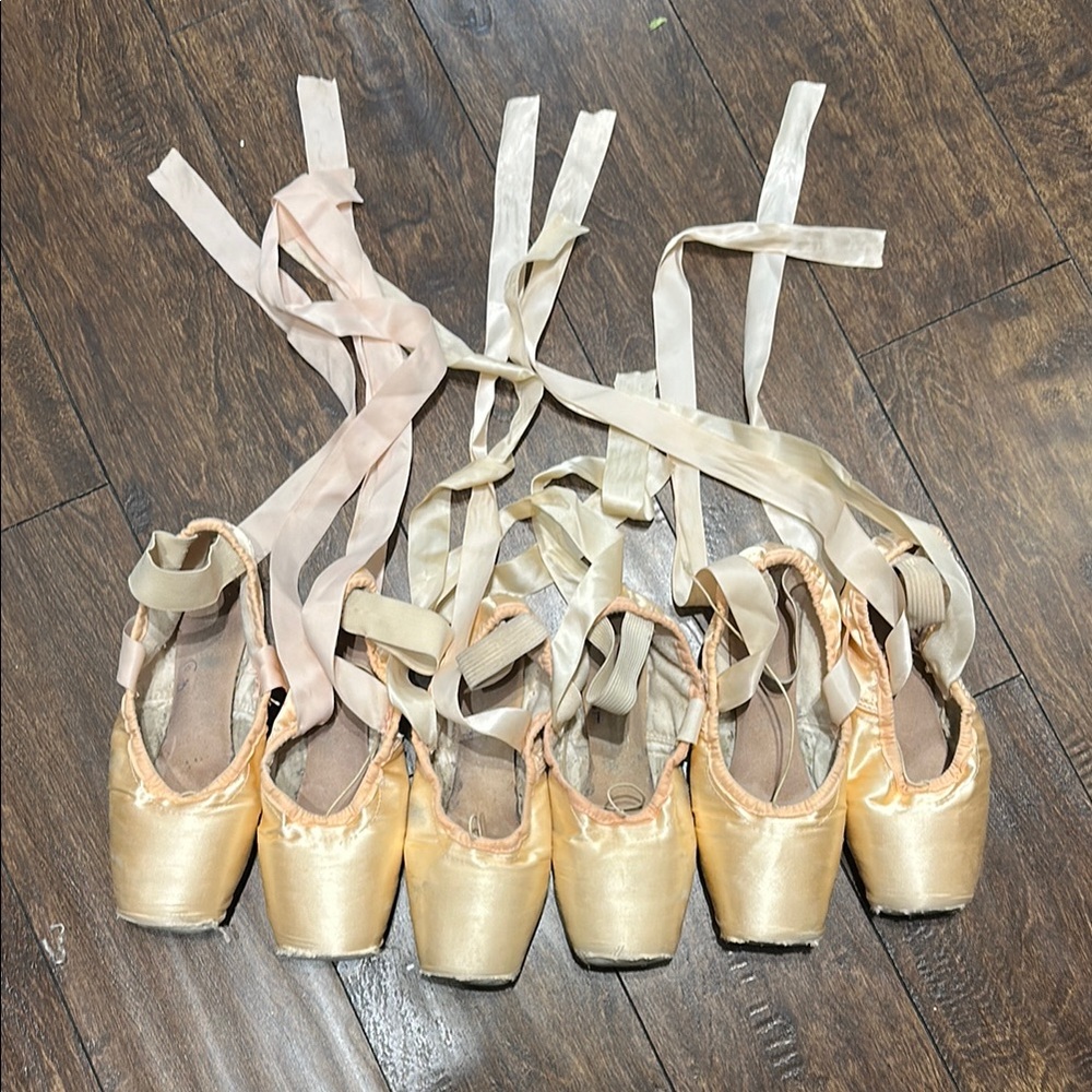 Used Pointe Shoes with Ribbon and Elastic